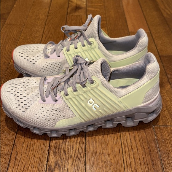 On Cloudswift Running Shoes - Picture 1 of 6